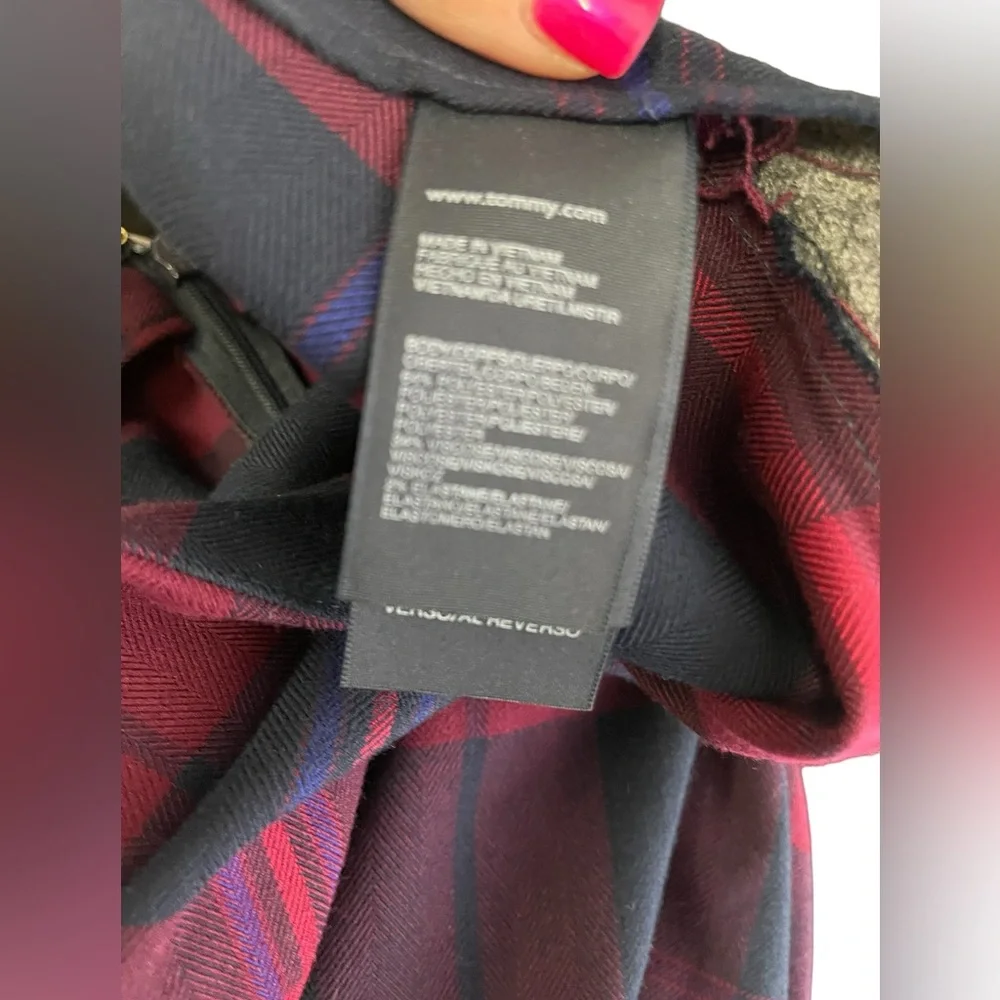 Tommy Hilfiger skirt size 12 navy‎ blue & dark pink plaid skirt flawless 💙🩷
